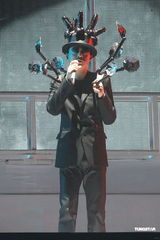 组图：达明一派开唱容祖儿献吻 有意内地巡回演出