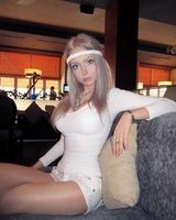 组图：乌克兰真人芭比双峰傲人 腰瘦可一手掌握