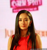 组图：杨幂出席活动显疲态 目光呆滞疑有心事