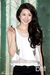 组图：歌手徐仁英发新专辑 清凉装秀身材