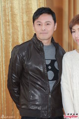 组图：方逸华跪拜邵逸夫 刘德华张学友致祭