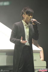 高清图：众巨星撑场雷颂德个唱 杨千嬅蕾丝诱惑