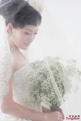 组图：蒋家旻穿婚纱拍广告 望新剧角色破格上位