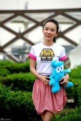 幻灯图：霍思燕世博园内遭老外示爱 品尝法国馆甜点