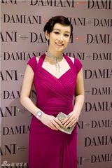 组图：秦海璐受青睐闪耀亮相米兰