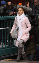 高清组图：《黑天鹅》纽约热拍 波特曼街头随性表演