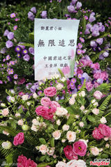 组图：邓丽君60岁忌日 张靓颖献唱追思