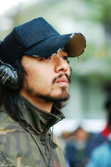 幻灯：《跳出去》片场花絮照 导演冯德伦气派足