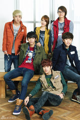 高清组图：韩男团B1A4时尚写真变身柔情少男