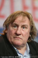 幻灯图集：《猛犸象》记者会 杰拉尔-德帕迪约亮相