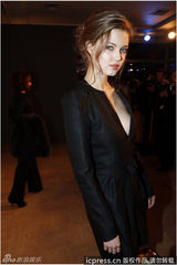 组图：范冰冰等赴慈善晚宴 柠檬黄长裙显气场