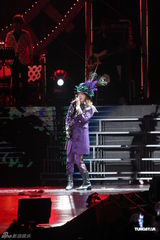 组图：张根硕小巨蛋魅力开唱 创口贴遮伤怕喷血