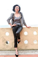 组图：刘嘉玲威尼斯沐海风 身材容颜依如往昔