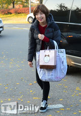 组图：众韩爱豆自信赴高考 SJ河智苑应援