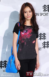 组图：少女时代成员等出席户外品牌展示会