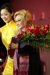 幻灯图：郭兰英王昆等喜获歌剧成就大典终身荣誉