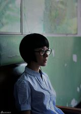 幻灯图：尹媗拍摄潮流大片 性感复古展现女人味