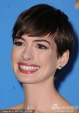 组图：安妮海瑟薇凭《悲惨》获电影最佳女配