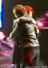 组图：金在中上海个唱展摇滚魅力 下厨喂粉丝