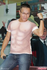 组图：滕丽名不愿提旧爱魏骏杰短信求复合是非