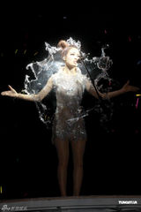 组图：容祖儿尾场演唱会性感热舞 动作狂野令人窒息 