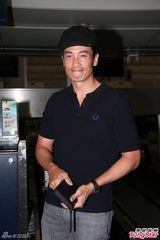 组图：陈豪启程加拿大办婚宴 拒谈陈茵媺怀孕