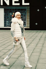 组图：秦丽时尚街拍演绎黑白经典