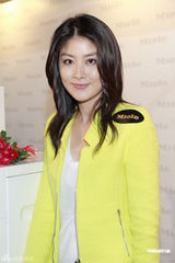 组图：辣妈陈慧琳代言活动 黄色小西装干练清爽