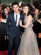 幻灯：蕾哈娜为新专辑庆功 《新月》强势首映