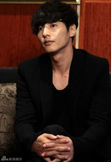 高清组图：对话“特工”元斌 想登长城赞对戏小演员