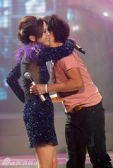 幻灯图：彭佳慧北京发片 齐秦助阵对唱情歌