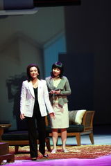 高清图：《陪我看电视》北京首演 呈现内地变迁