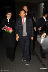 组图：郑裕彤孙女郑志雯出嫁称给孙女婿打满分