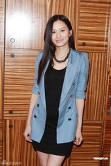 组图：TVB众星出席饭局 罗仲谦无袖上阵大秀肌肉