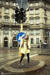 组图：韩团T-ara欧洲写真集曝光将限量发售