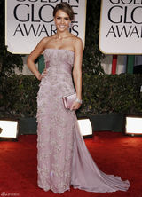 高清图：金球奖红毯杰西卡-阿尔芭礼服秀好身材