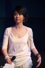 幻灯图：杨若兮三度泪洒公益晚会 成“筹款福星”