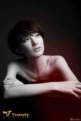 组图：王丽坤短发魅力写真忧郁慵懒