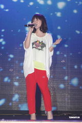 组图：孙耀威梁文音加盟不设限演唱会 推行宗教时尚