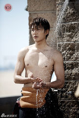 策划组图：九分裤男人李敏镐的私人定制衣橱