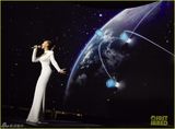 组图：碧昂斯穿白色长裙为人道主义日献唱