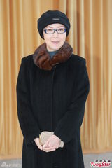 组图：方逸华跪拜邵逸夫 刘德华张学友致祭