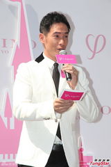 组图：陈豪欲亲自为儿剪脐带 合约将满家庭为重