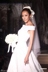 组图：林志玲透视装现身妩媚性感 看众名模走秀