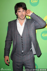 组图：CW推介会吸血鬼情侣分手后首次同台