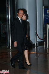 组图：晶刚香港大婚 伏明霞手挽丈夫梁锦松现身