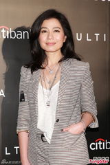 组图：钟楚红时尚造型现身容颜姣好