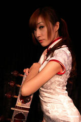 组图：西田惠里奈性感红裙拜年 安慰导演魏德圣