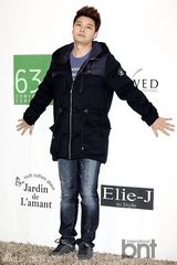 组图：韩谐星尹亨彬大婚徐仁国Solbi等送祝福