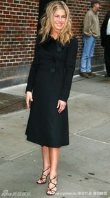 幻灯图：甜姐安妮斯顿做客脱口秀 大展招牌笑容 